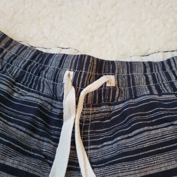 Athleta Jacquard Sandbar Shortie 100% Linen Striped Shorts Women's Size 4 Navy - Picture 7 of 16